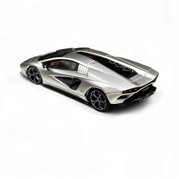 NEO COUNTACH LPI 800-4 ARGENTO LUNA 1:64 Resin by Fuelme Model 2