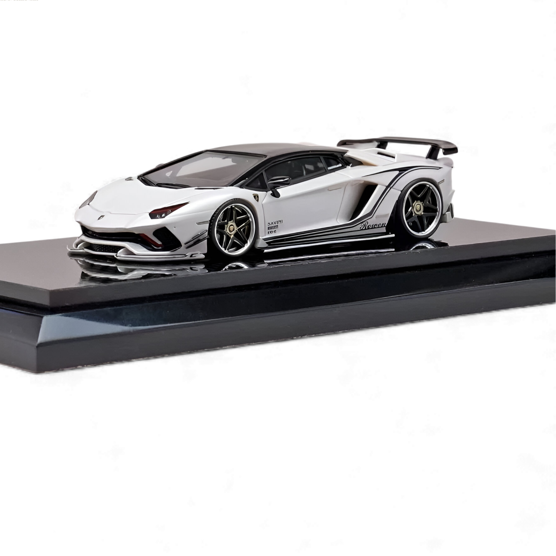 Lamborghini Aventador S Rowen White 1:64 by YM Model  2