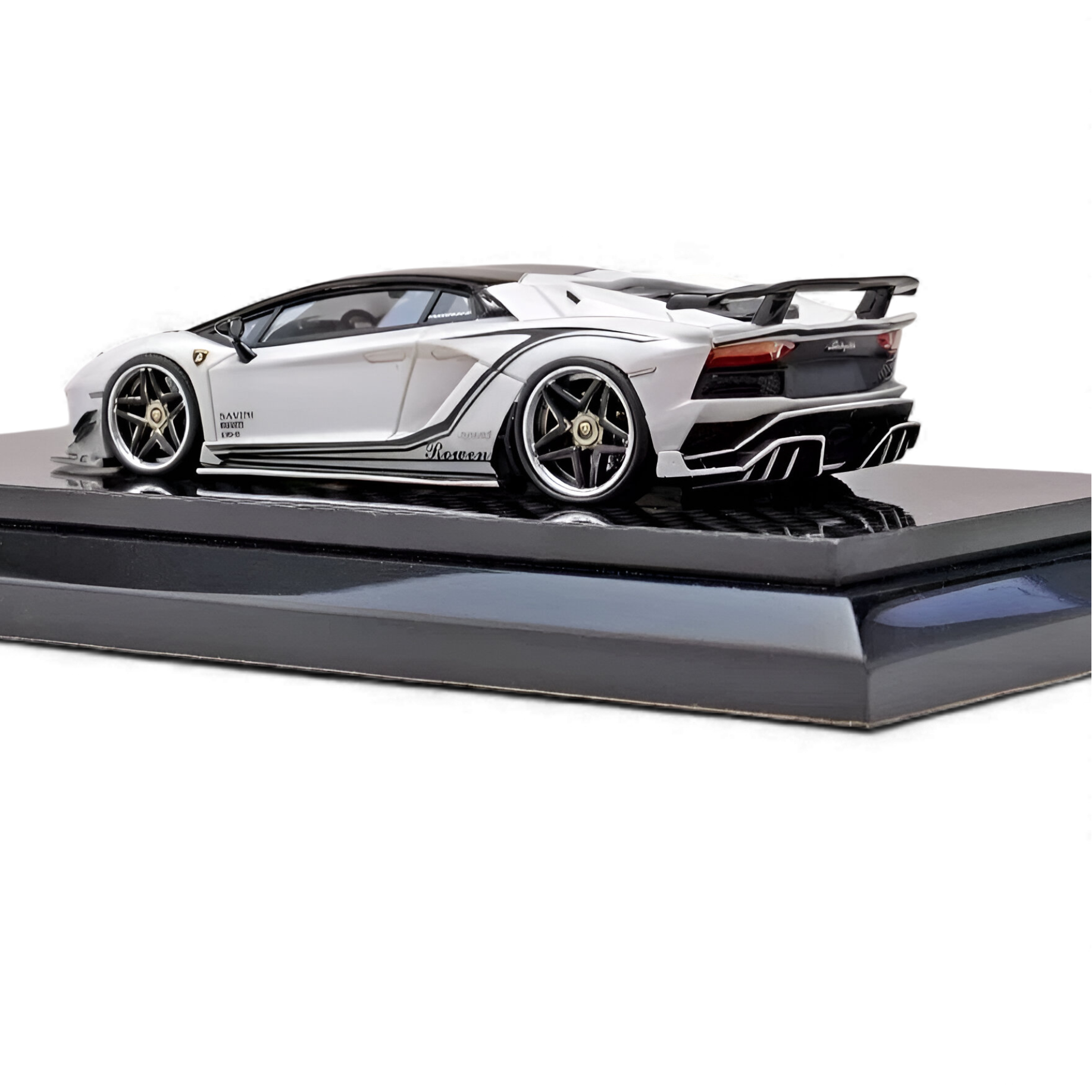 Lamborghini Aventador S Rowen White 1:64 by YM Model  3
