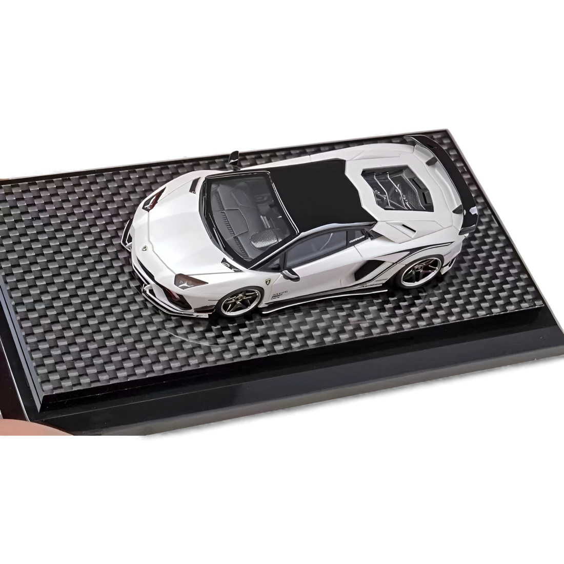 Lamborghini Aventador S Rowen White 1:64 by YM Model  4
